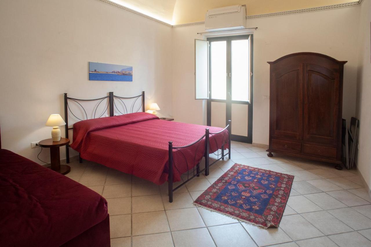 Case Vacanze "Residenze Trapanesi" Трапани Екстериор снимка